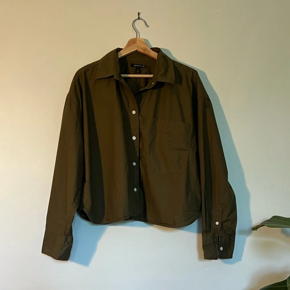 Banana Republic Boxy Crop Button Down - Picture 2 of 5